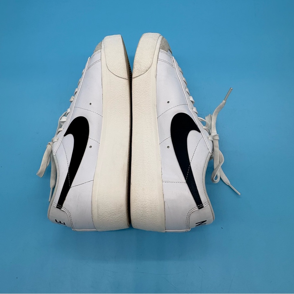 Nike White Black Low-Top Sneakers - Picture 3 of 10